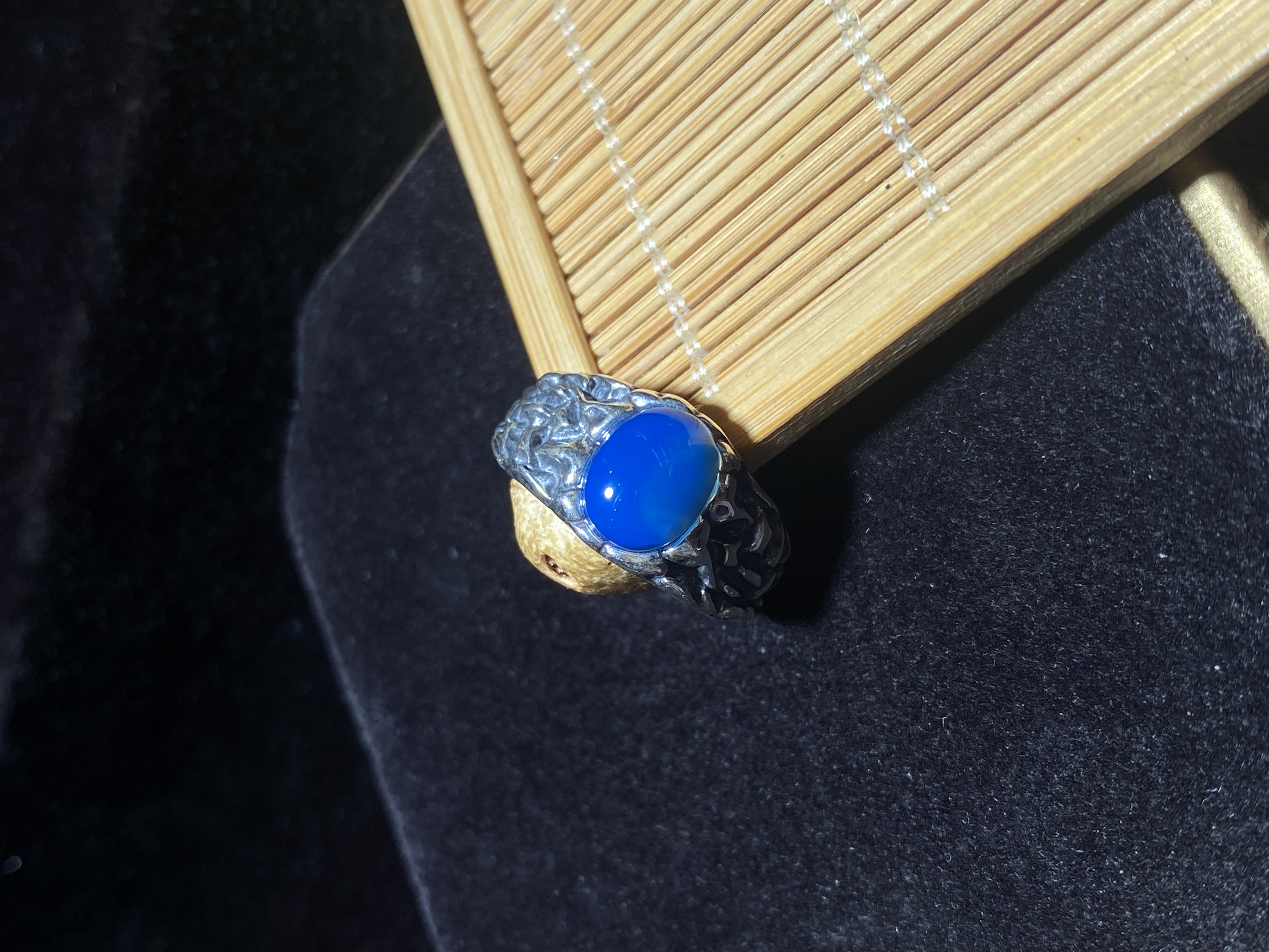 天然多米尼加蓝珀戒指气质复古镶嵌简约时尚手工椭圆形蜜蜡单珠