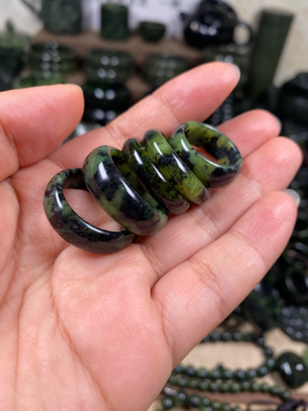 藏玉药王石圆条高冰戒圈口径17.18.19.20mm，多样性发货，拍一发一
