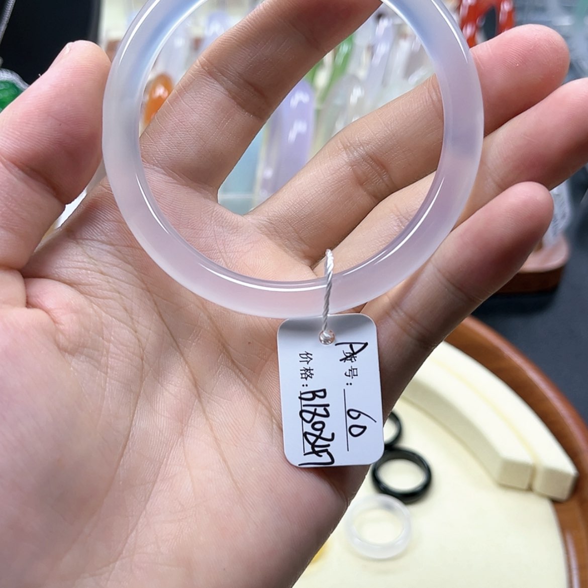 【闪购商品】玛瑙/玉髓手镯合金晚*。