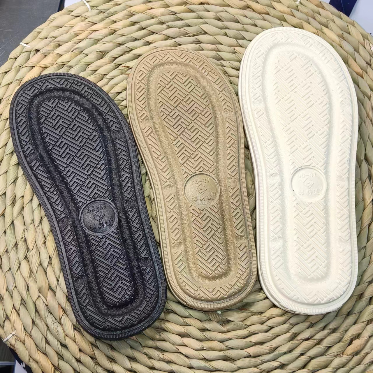 （新款加厚拖鞋超软底）防滑耐磨舒适柔软室外沙滩牛筋底冬季鞋垫子