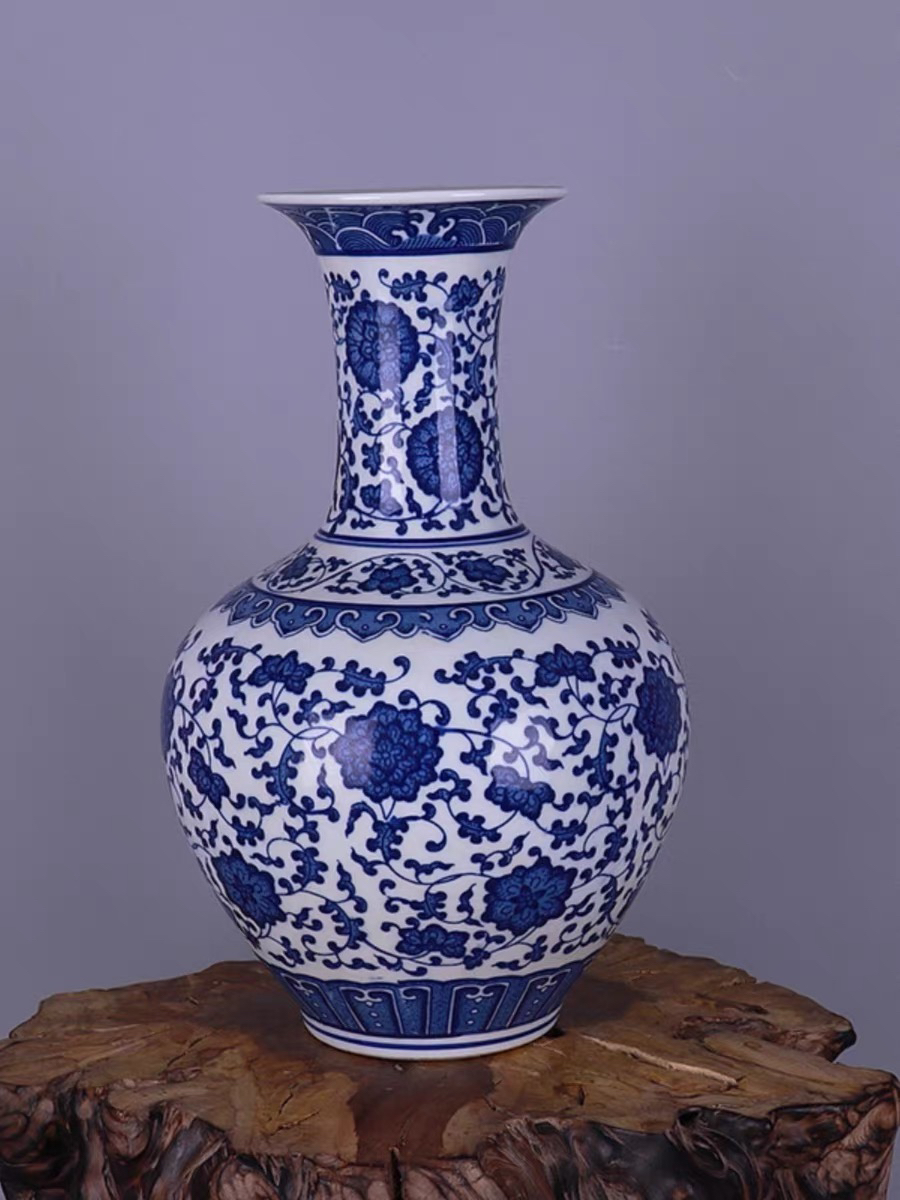 青花陶瓷瓶收藏摆件
