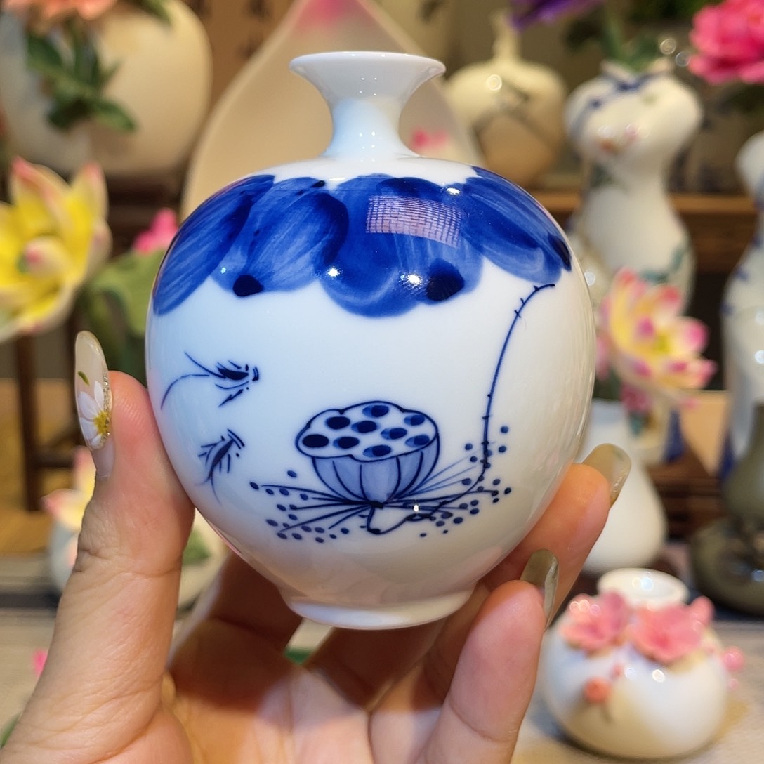手工陶瓷精致摆件