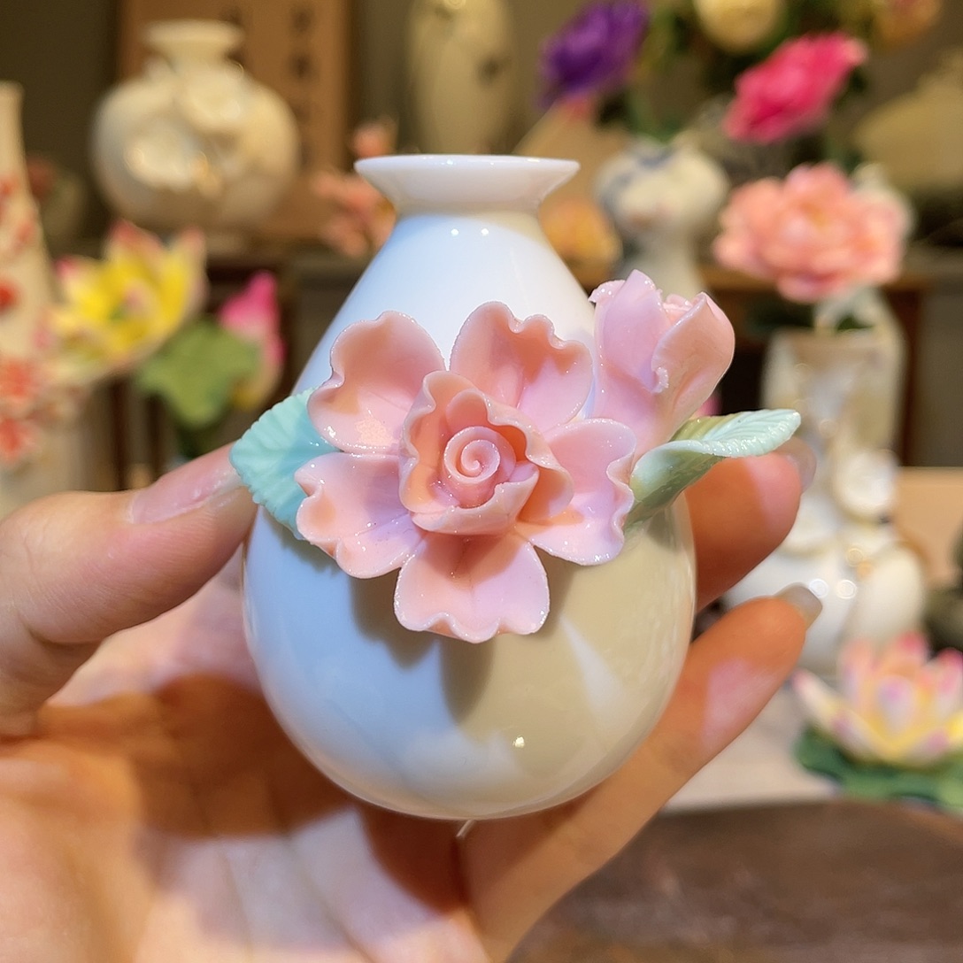 手工陶瓷精致摆件