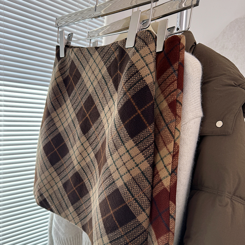 美拉德复古撞色加厚斜纹格子毛呢裙高腰显瘦A字包臀裙半身短裙