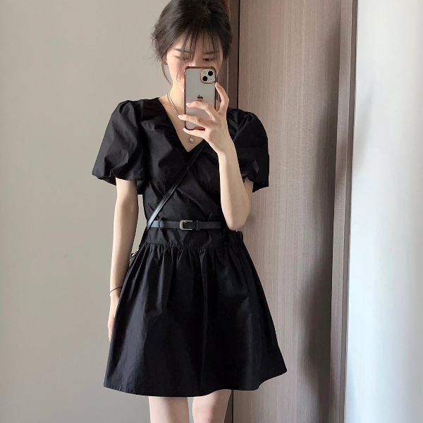韩系风格穿搭可甜可盐裙子质感高级感法式赫本风黑色圆领连衣裙邓