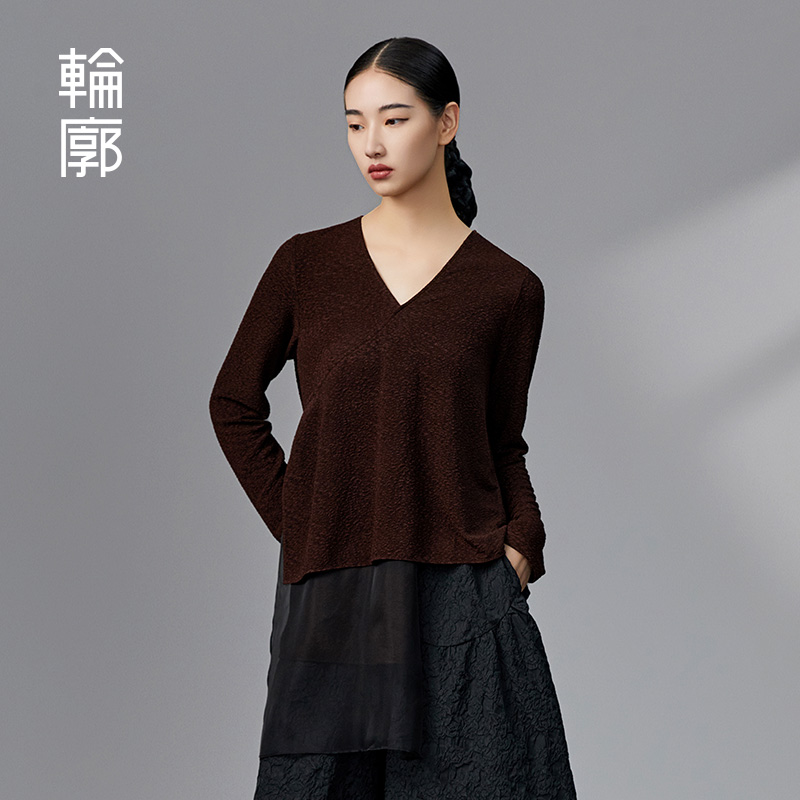 轮廓星砾复古长袖V领T恤L233Y021褶皱肌理感慵懒风不对称打底衫