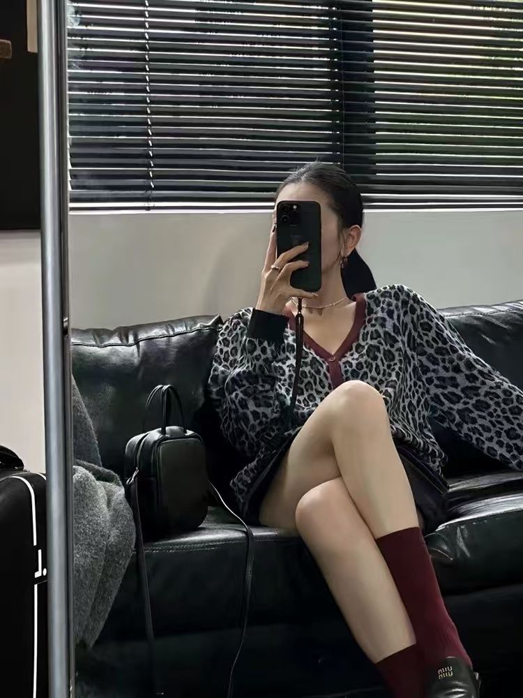 2024秋冬新款重工提花羊毛开衫