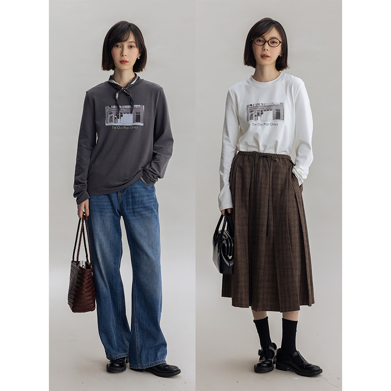 DotDrobe/多着复古磨毛圆领印花长袖T恤女秋冬打底衫-奶白/灰色