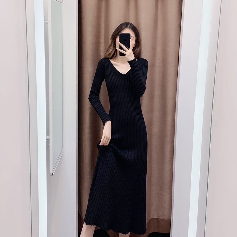针织连衣裙女2020秋冬季新款气质收腰显瘦长款过膝长袖打底毛衣裙