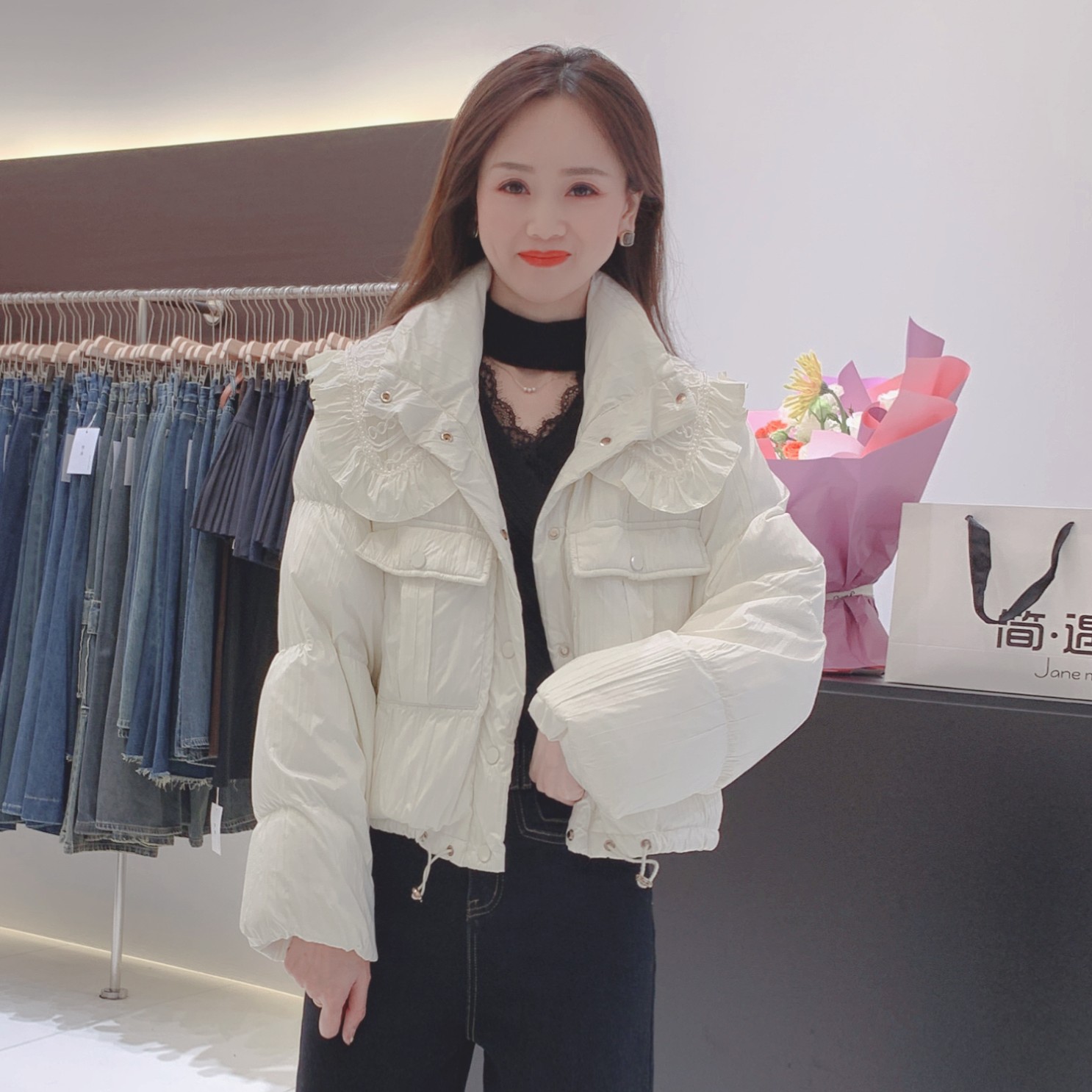 冬季百搭羽绒服秋冬小众设计蕾丝花边领时尚设计感洋气短款羽绒服