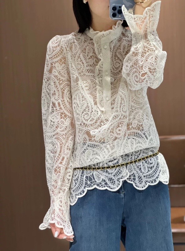 蕾丝领子花边袖上衣