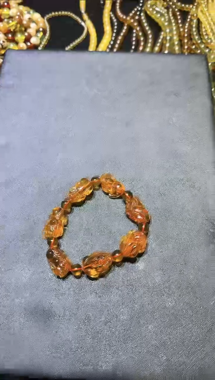 【闪购商品】琥珀裸石未镶嵌红茶雕刻貔貅手串/yr