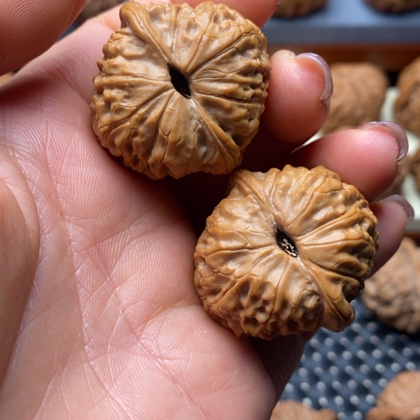 【闪购商品】桃核吊坠那**i36.5大团圆