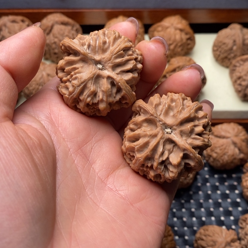 【闪购商品】桃核吊坠三**情42苹果