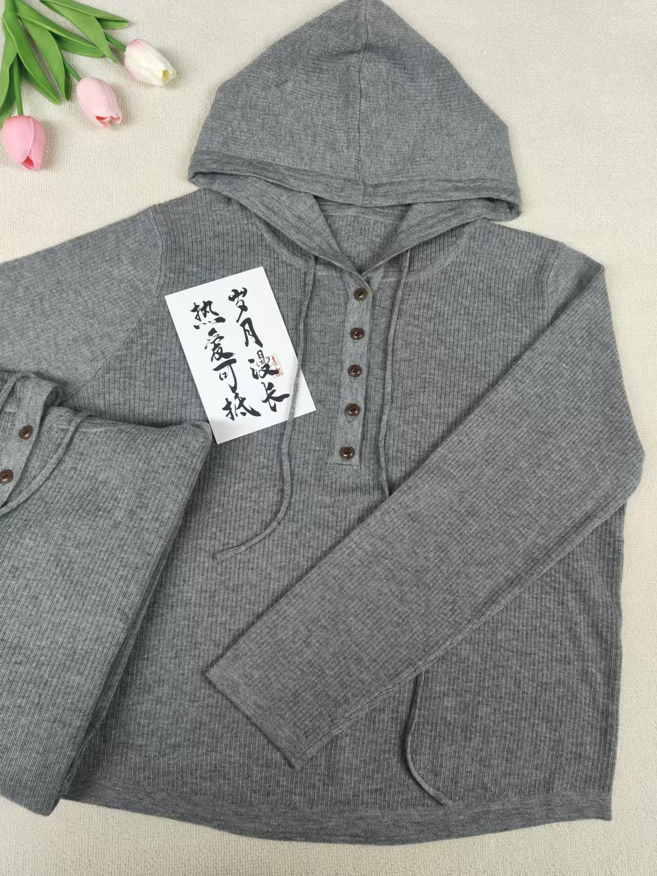 8131轩尚女装“连帽排扣套头针织衫”