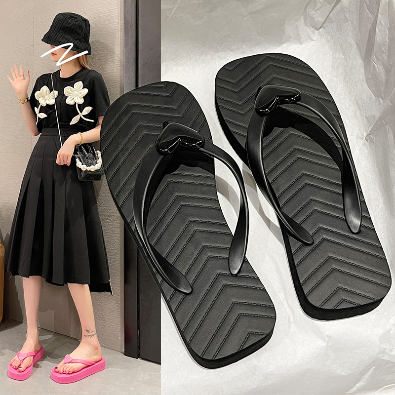 夏季新品百搭舒适中跟纯色个性人字拖女日常室内外海边沙滩鞋高档