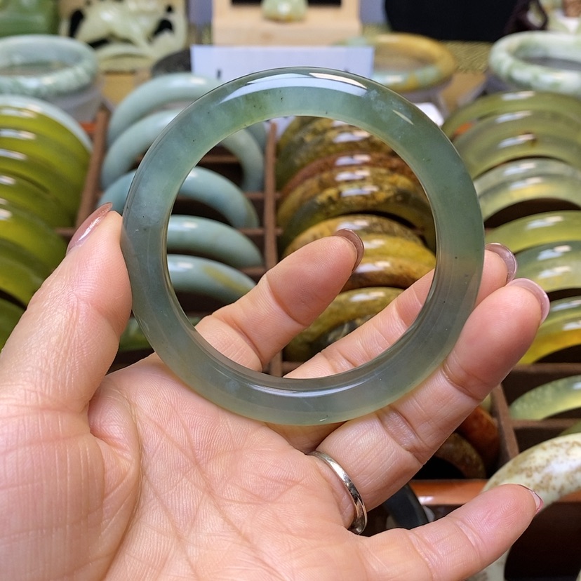 【闪购商品】蛇纹石玉手镯未镶嵌D****h