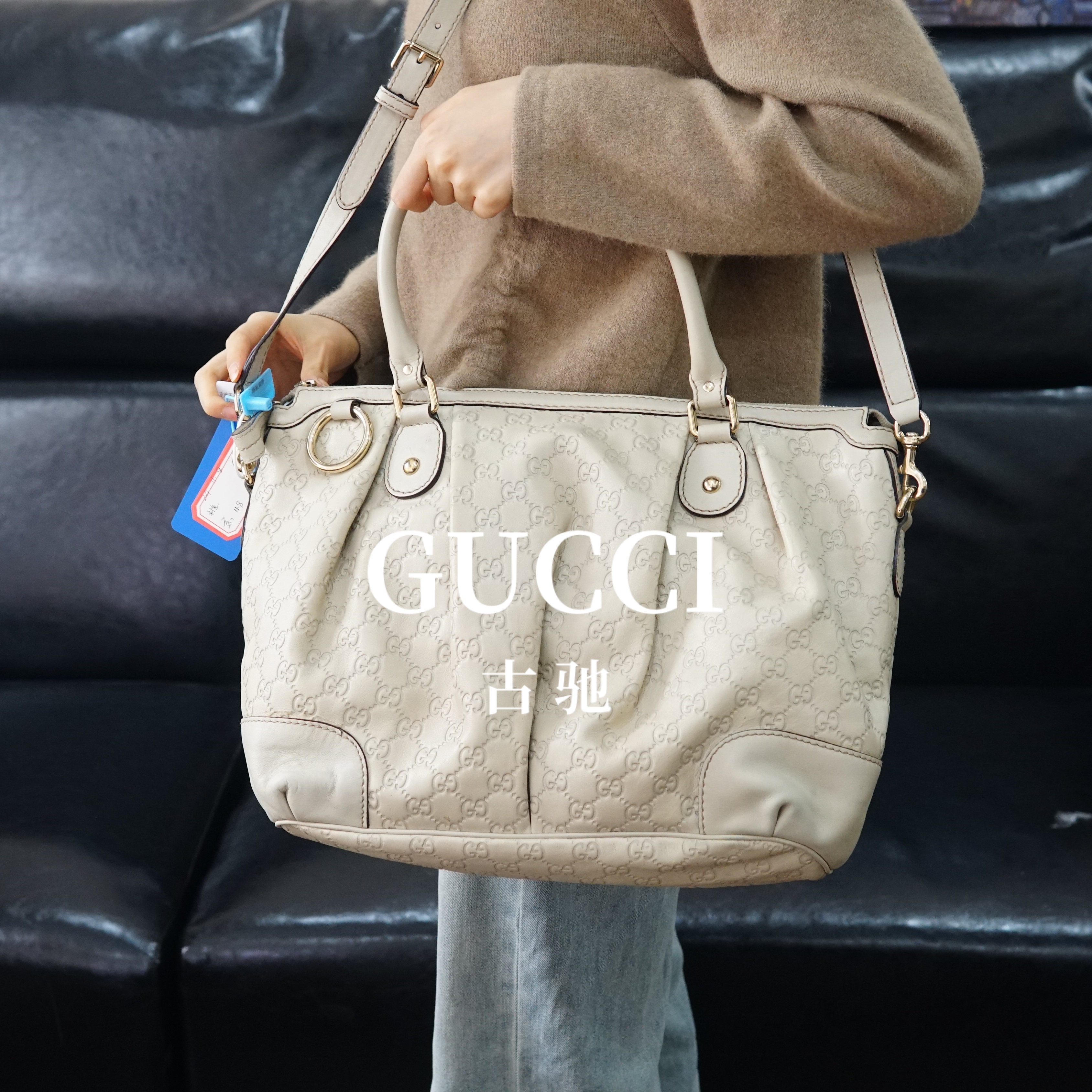 95新 GUCCI/古驰 压纹斜挎包/kk09727098/7098