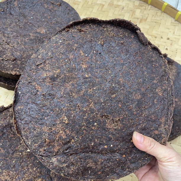 茶油麸茶籽麸一块大概3斤左右 不支持退货