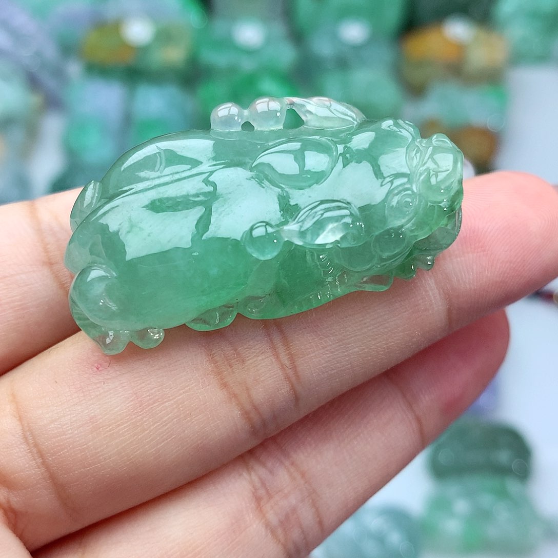 翡翠颈饰未镶嵌翡翠