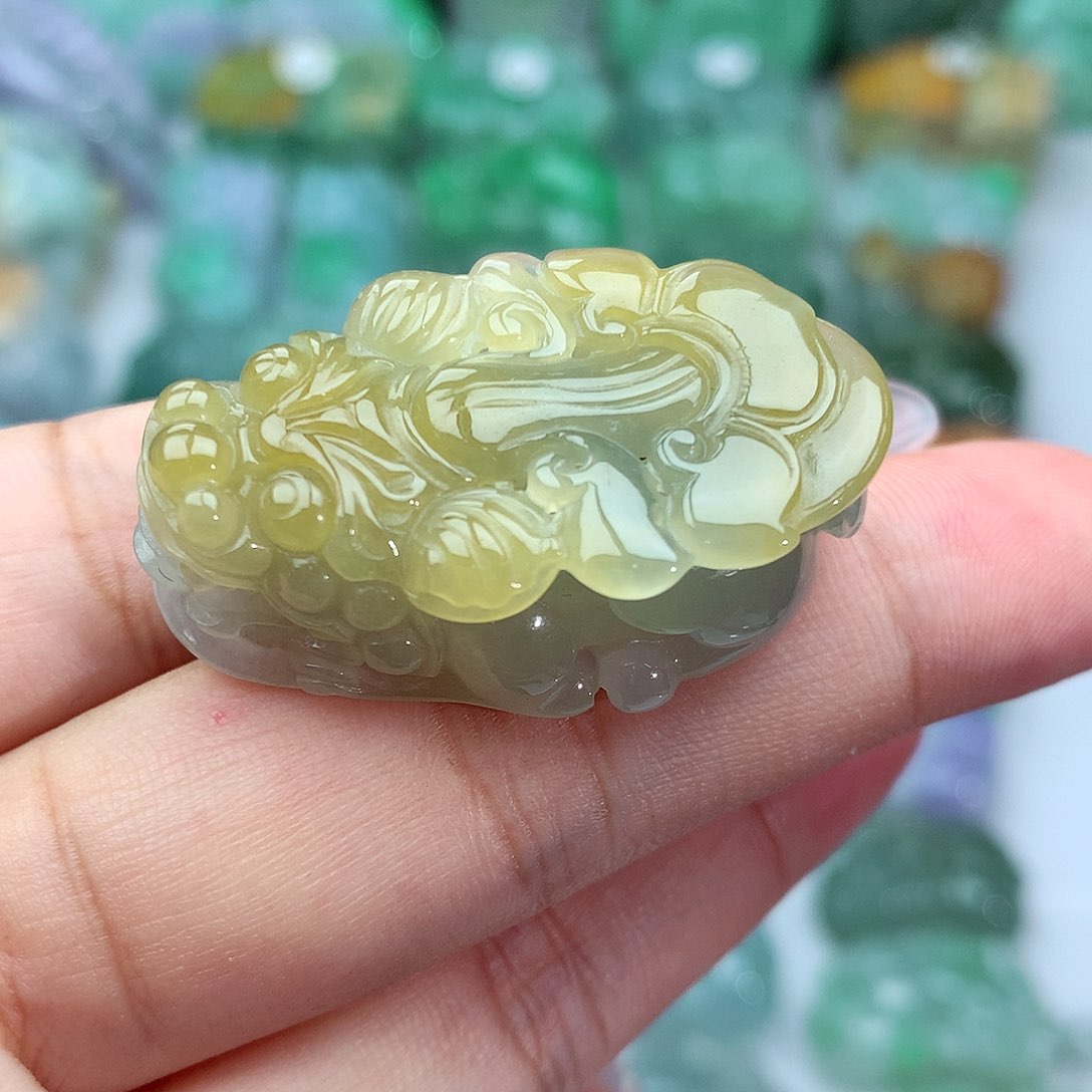 翡翠颈饰未镶嵌翡翠