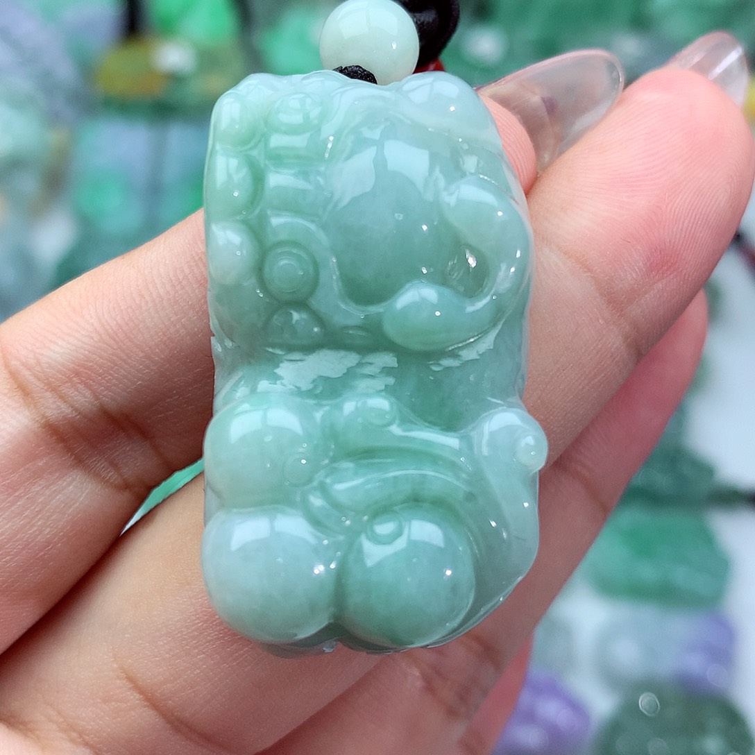 翡翠颈饰未镶嵌翡翠