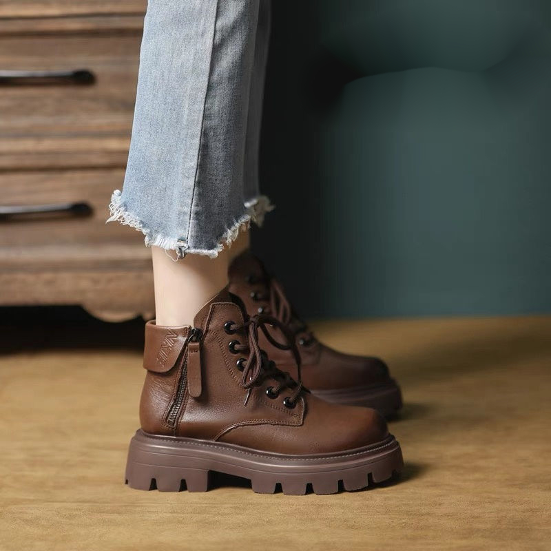 棕色厚底马丁靴女2023新款秋季复古机车6孔厚底短靴炸街机车靴