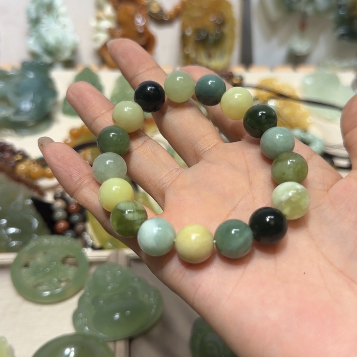 蛇纹石玉吊坠未镶嵌