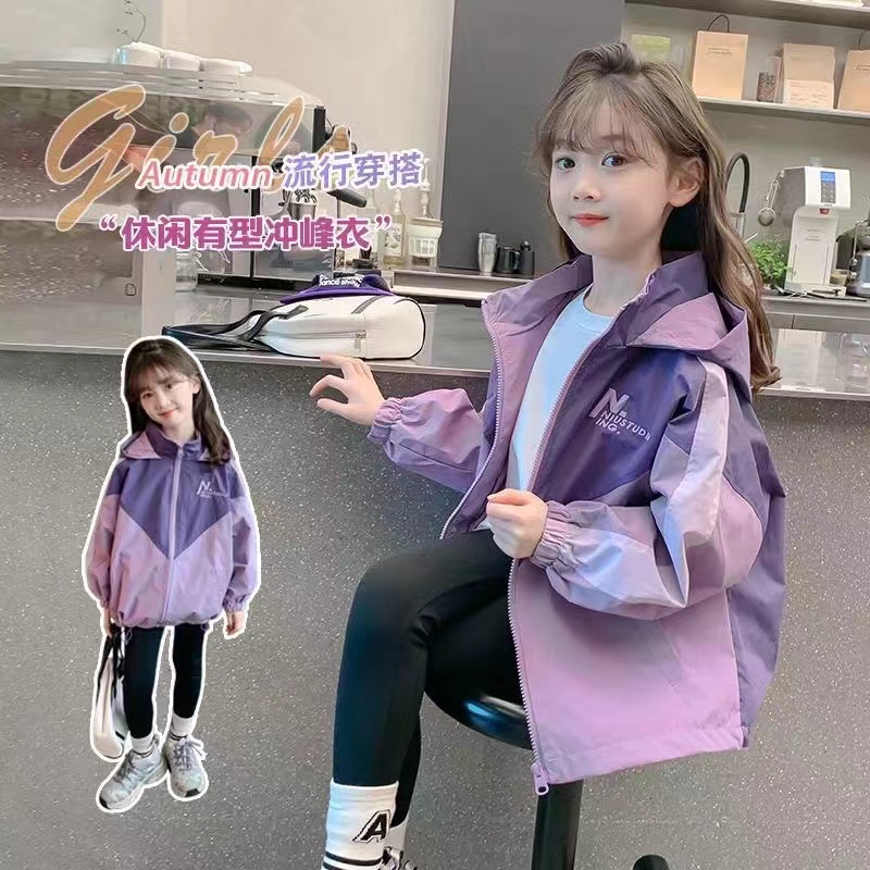 女童冲锋衣外套秋装2024新款洋气儿童春秋款小女孩运动连帽上衣潮