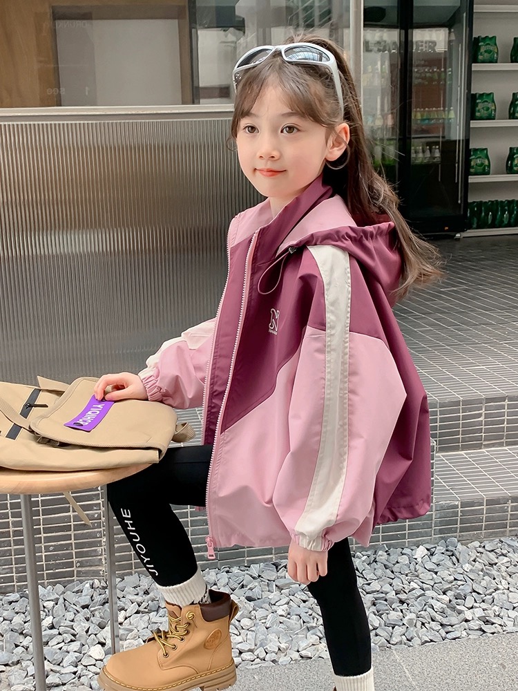 女童冲锋衣外套秋装2025新款洋气儿童春秋款小女孩运动连帽上衣潮