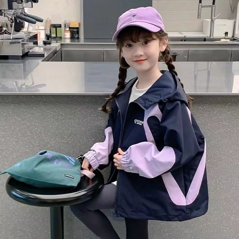女童冲锋衣外套秋装2025新款洋气儿童春秋款小女孩运动连帽上衣潮