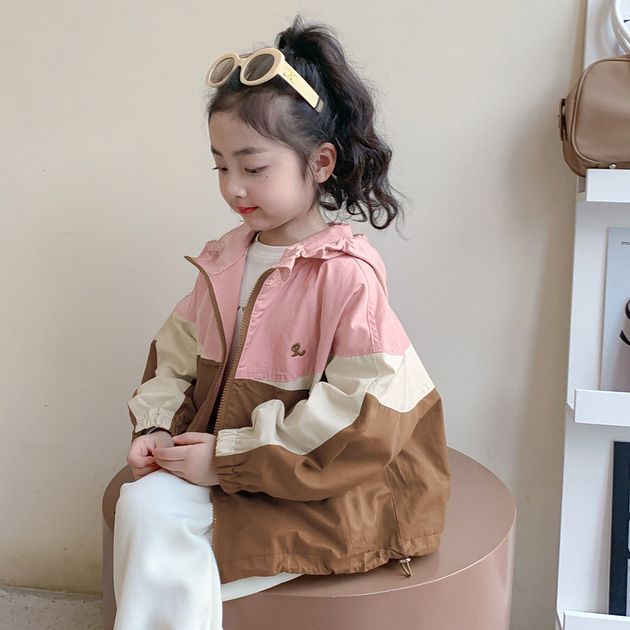 女童冲锋衣外套秋装2025新款洋气儿童春秋款小女孩运动连帽上衣潮