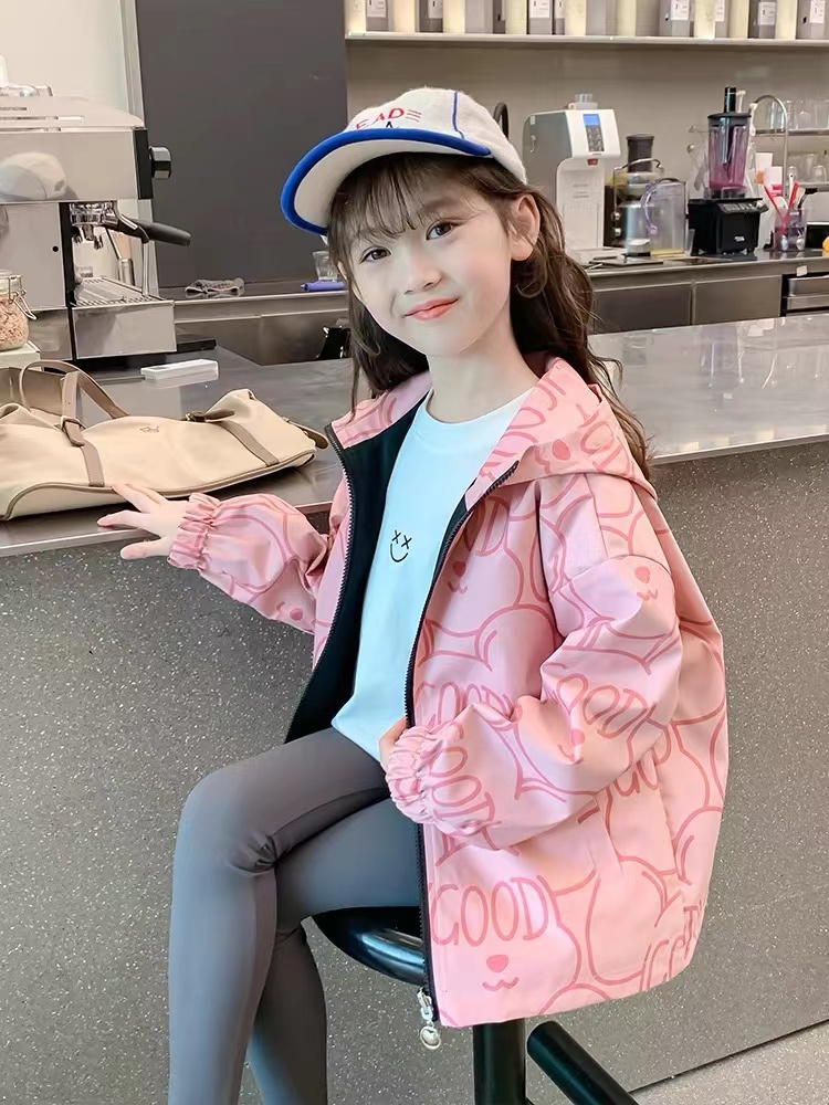 女童冲锋衣外套秋装2025新款洋气儿童春秋款小女孩运动连帽上衣潮