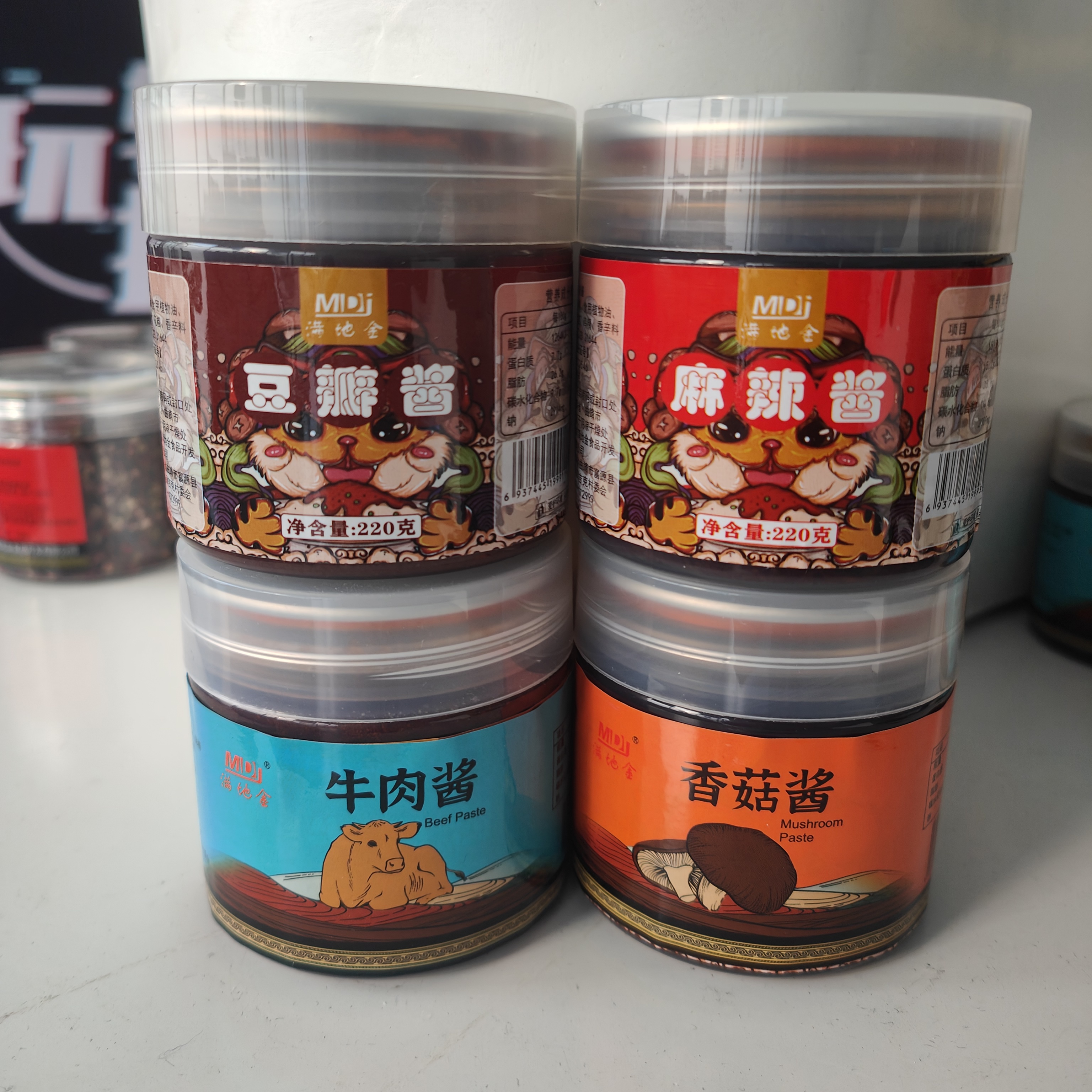 满地金牛肉酱、香菇酱、麻辣酱、豆瓣酱组合