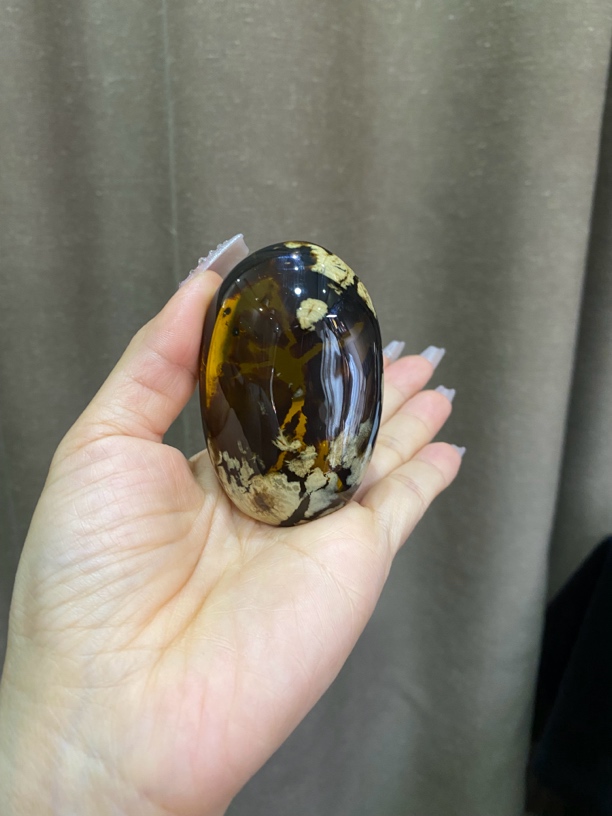 纯天然缅甸琥珀，青花瓷绿茶溶洞，独特魅力。重41克