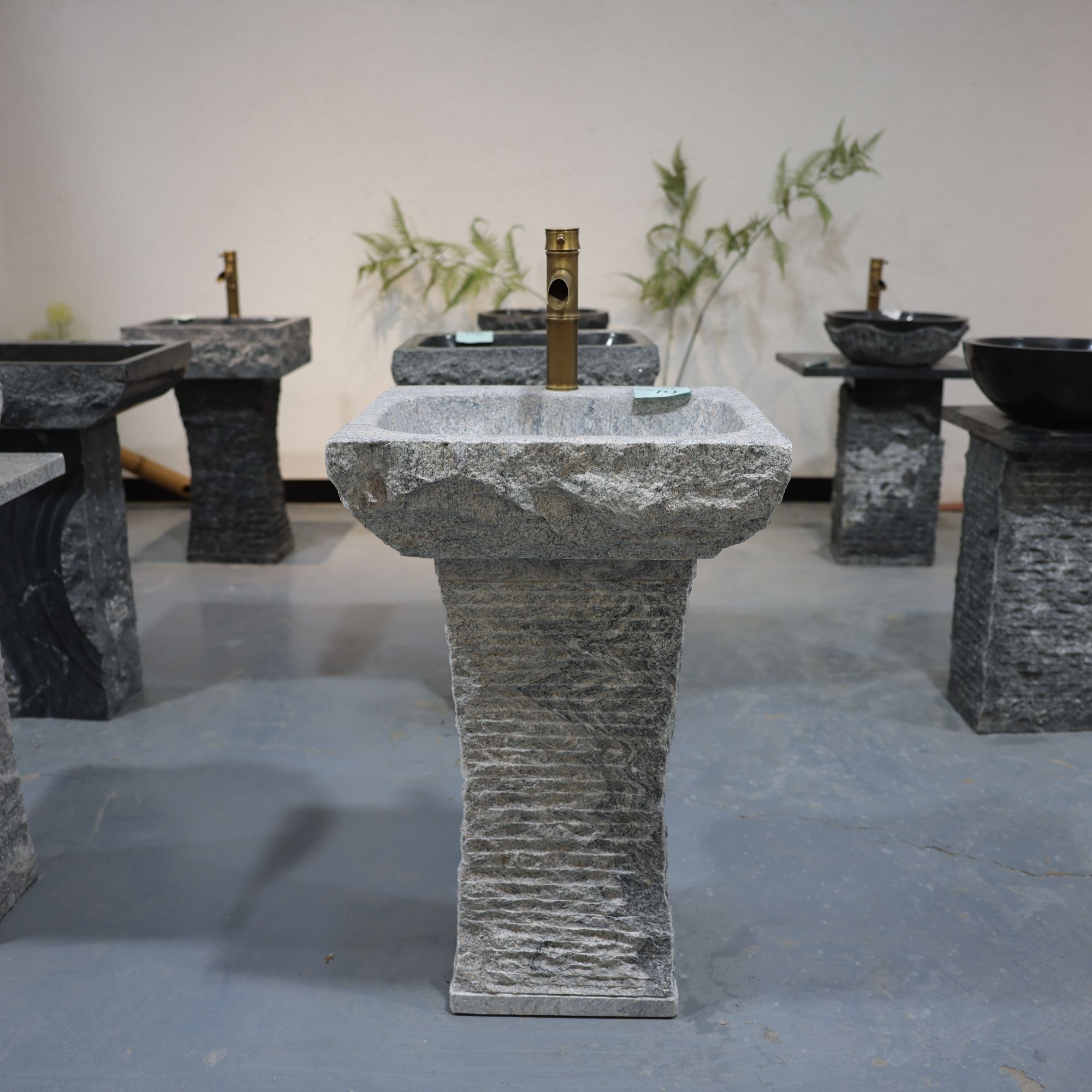 天然石头洗手盆户外庭院水池台盆大理石立柱式花园别墅一体洗手池