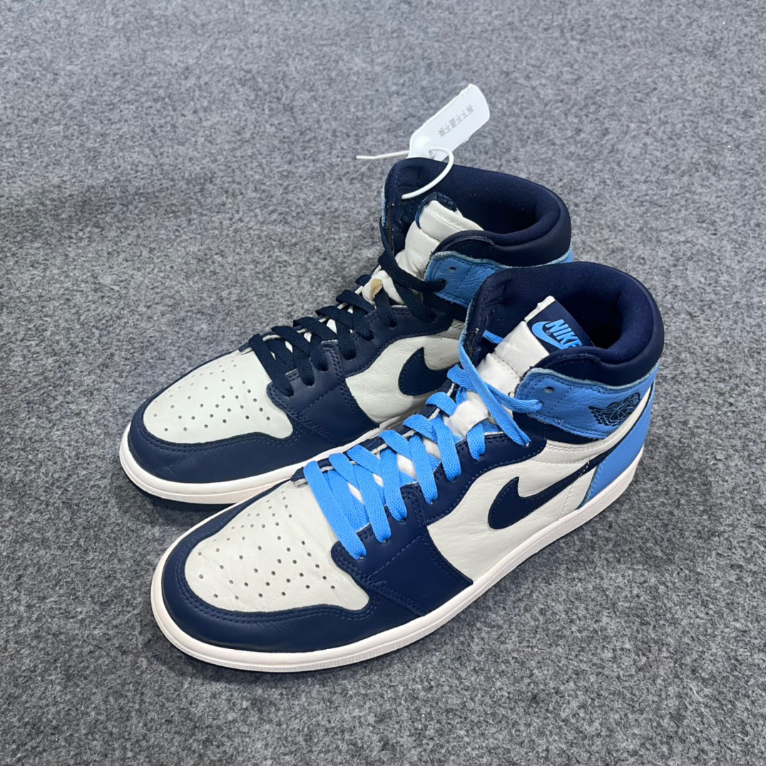 Aj1黑曜石44.5码  QQ2704