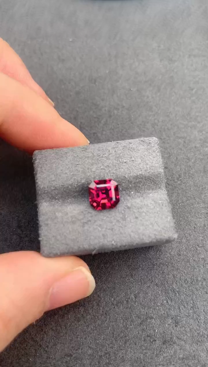 【闪购商品】石榴石（紫牙乌）裸石未镶嵌2ct镁铝榴石