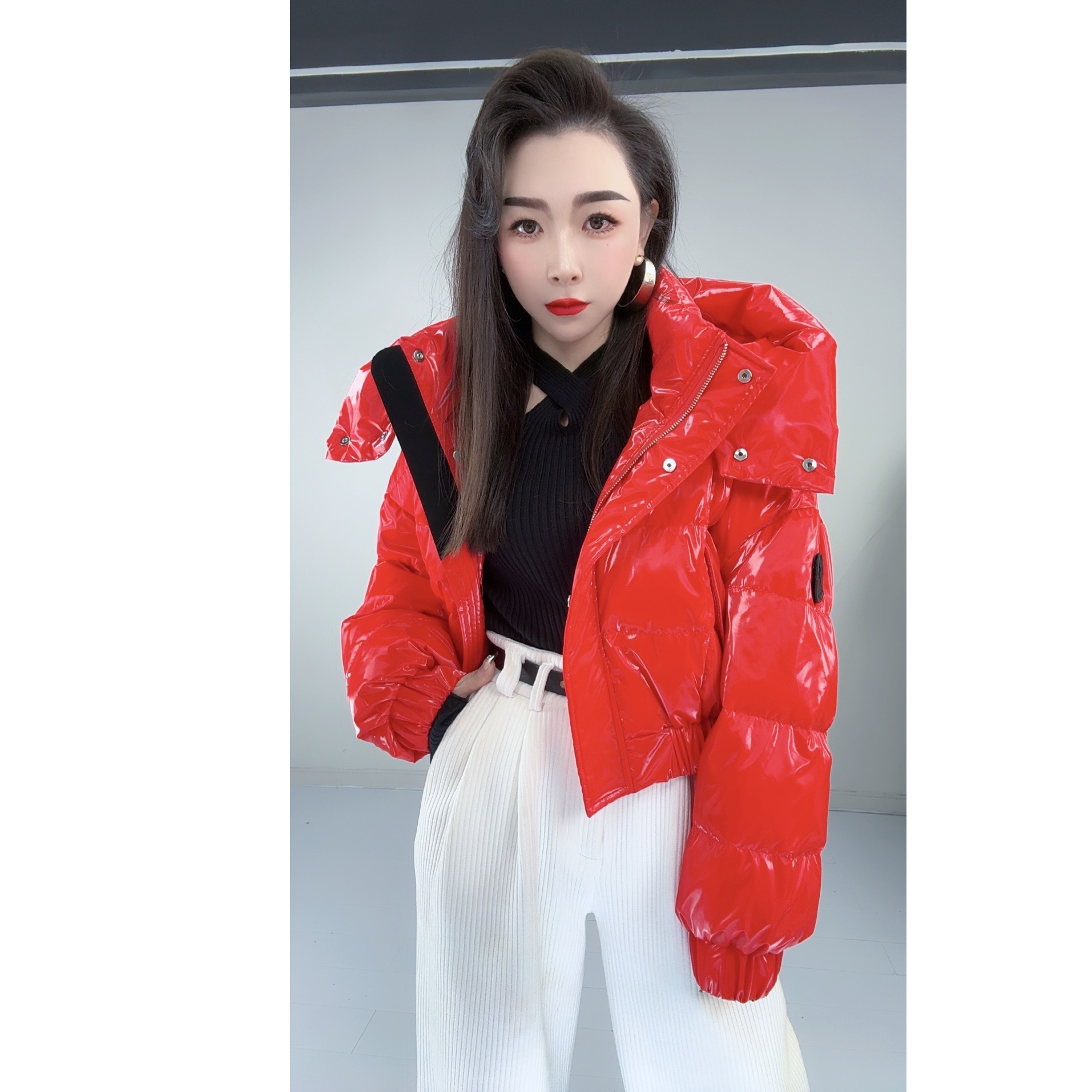 D6设计感短款羽绒服休闲时尚轻奢显高帽子可拆卸