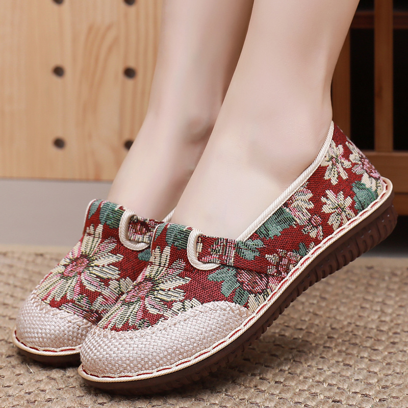 2023春季新款女鞋平底妈妈鞋防滑休闲软底单鞋老年休闲透气绣花鞋