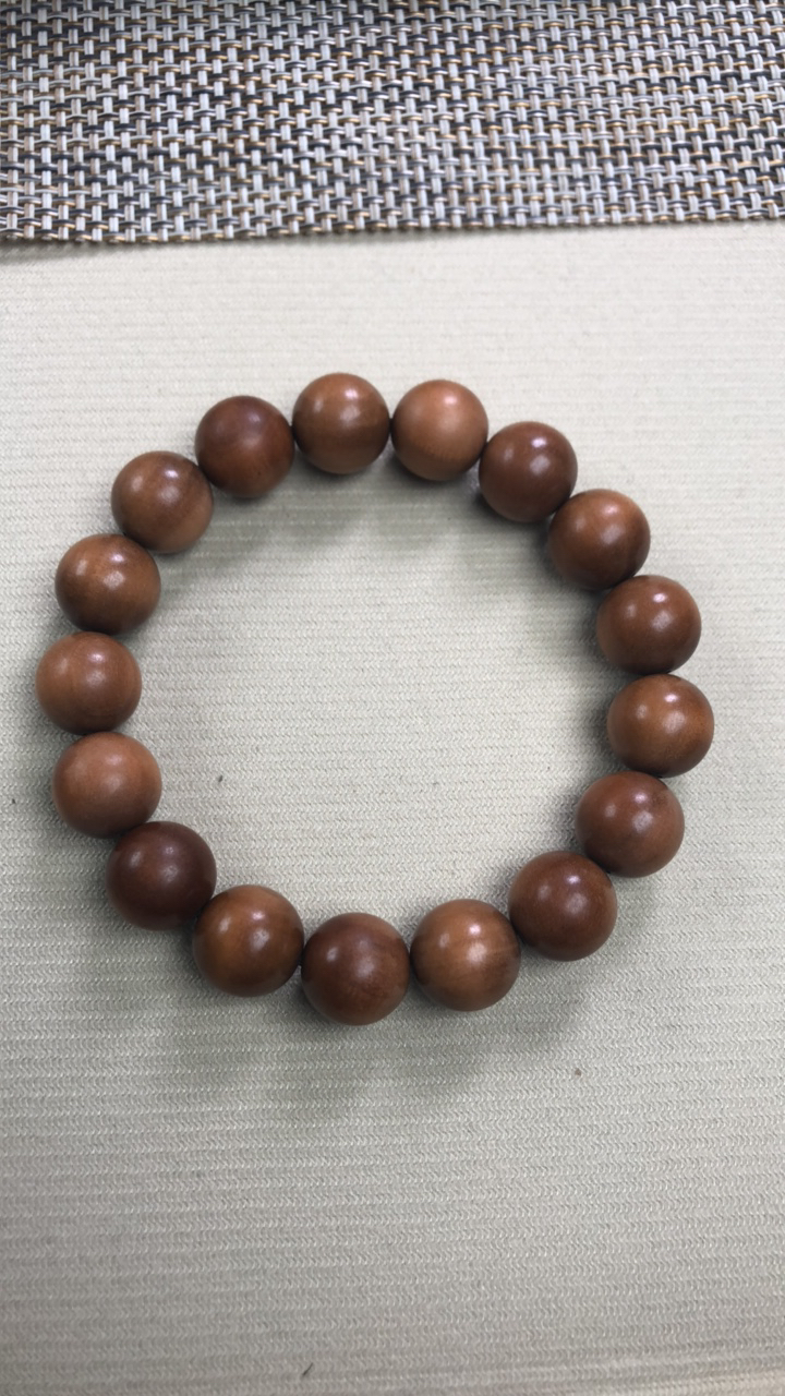 1.2顺纹黑肉老山檀香