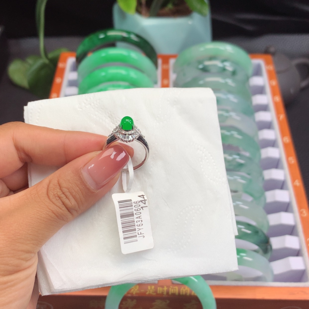 【闪购商品】翡翠戒指18K金镶嵌l***a