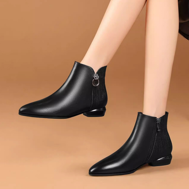 平底小短靴女尖头低跟2025新款春秋单靴踝靴真皮加绒粗跟大码女靴