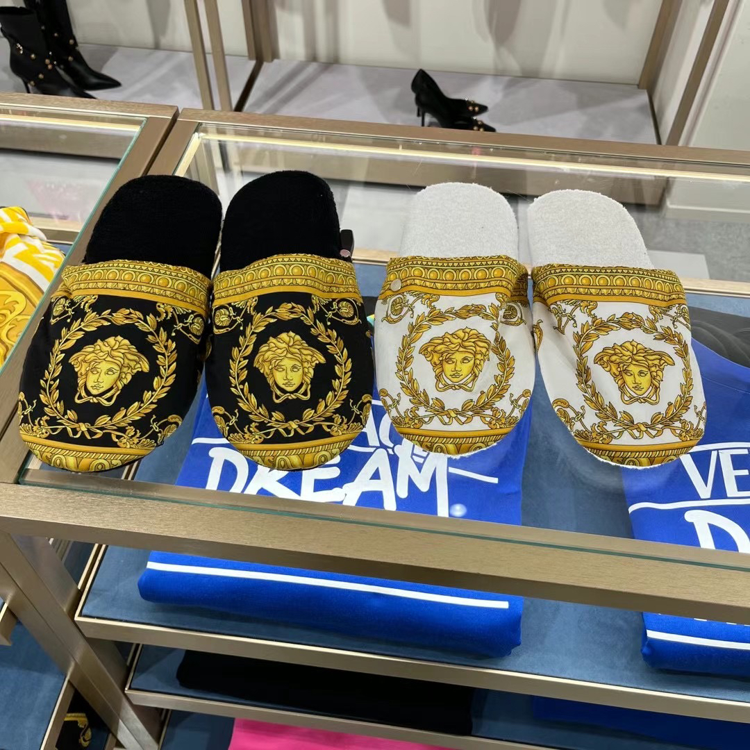 全新未使用 Versace/范思哲 凡凡欧奢居家拖鞋发回国3周