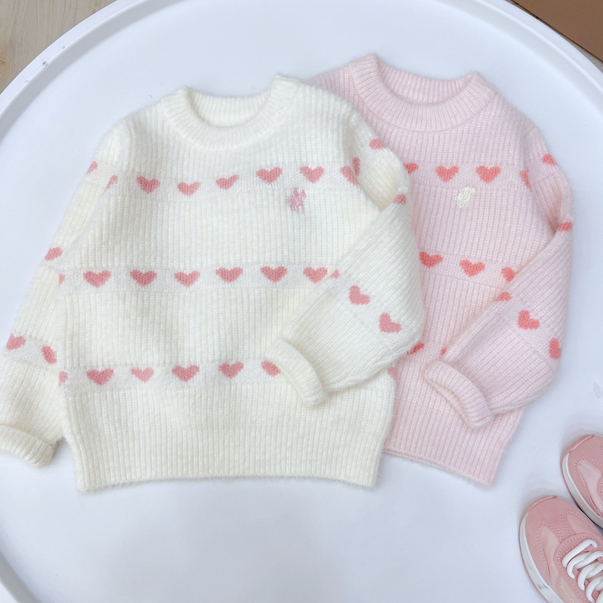 儿童新款圆领爱心套头毛衣宝宝洋气打底上衣冬季中大童水貂绒毛衫