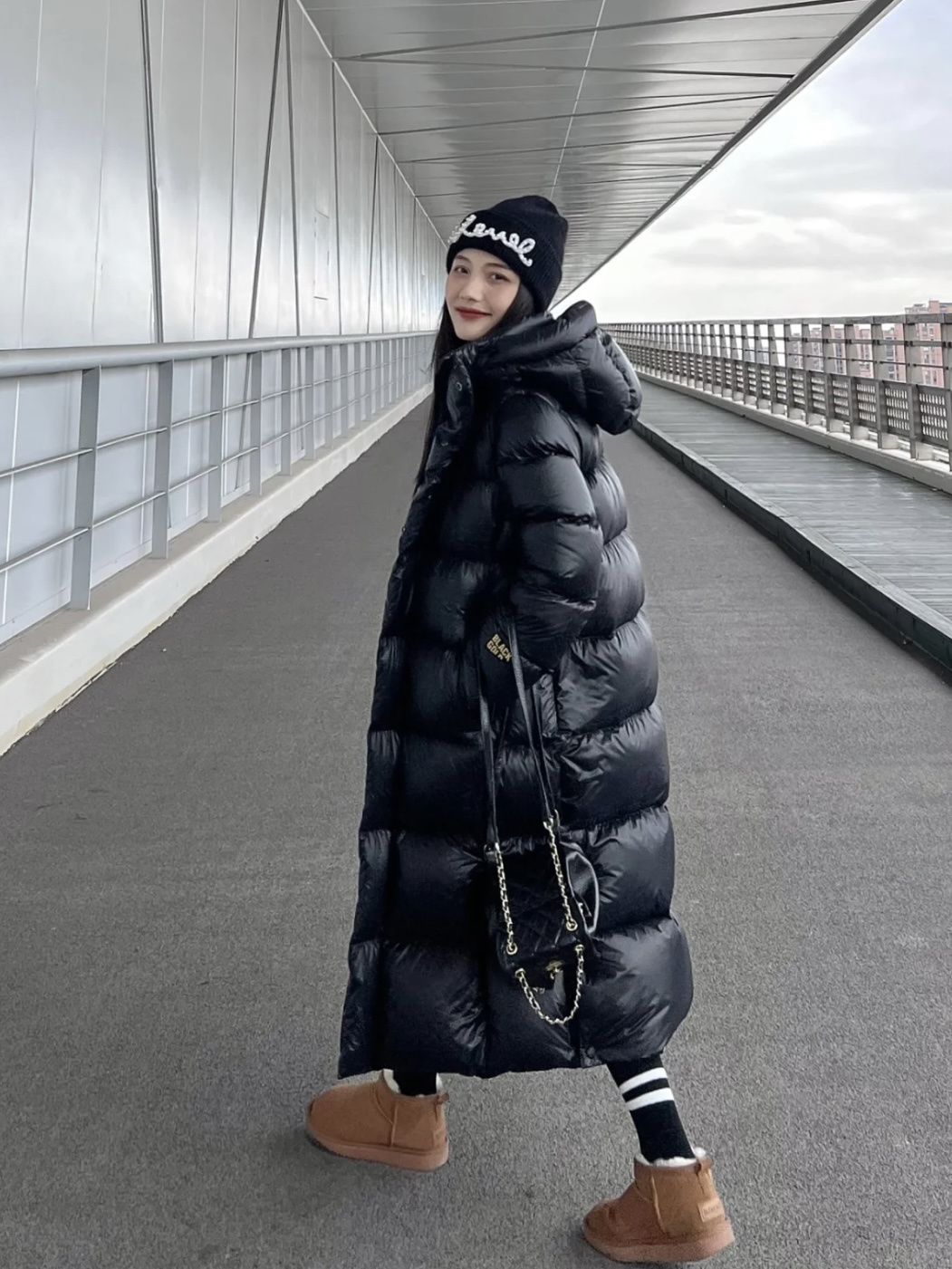 黑金羽绒服2023新款白鹅绒加厚连帽面包服韩版高品质长款情