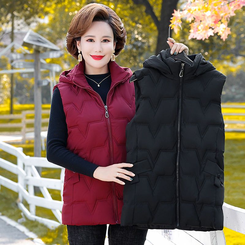 中老年羽绒服马甲女胖妈妈冬装加厚棉背心坎肩加肥大码200