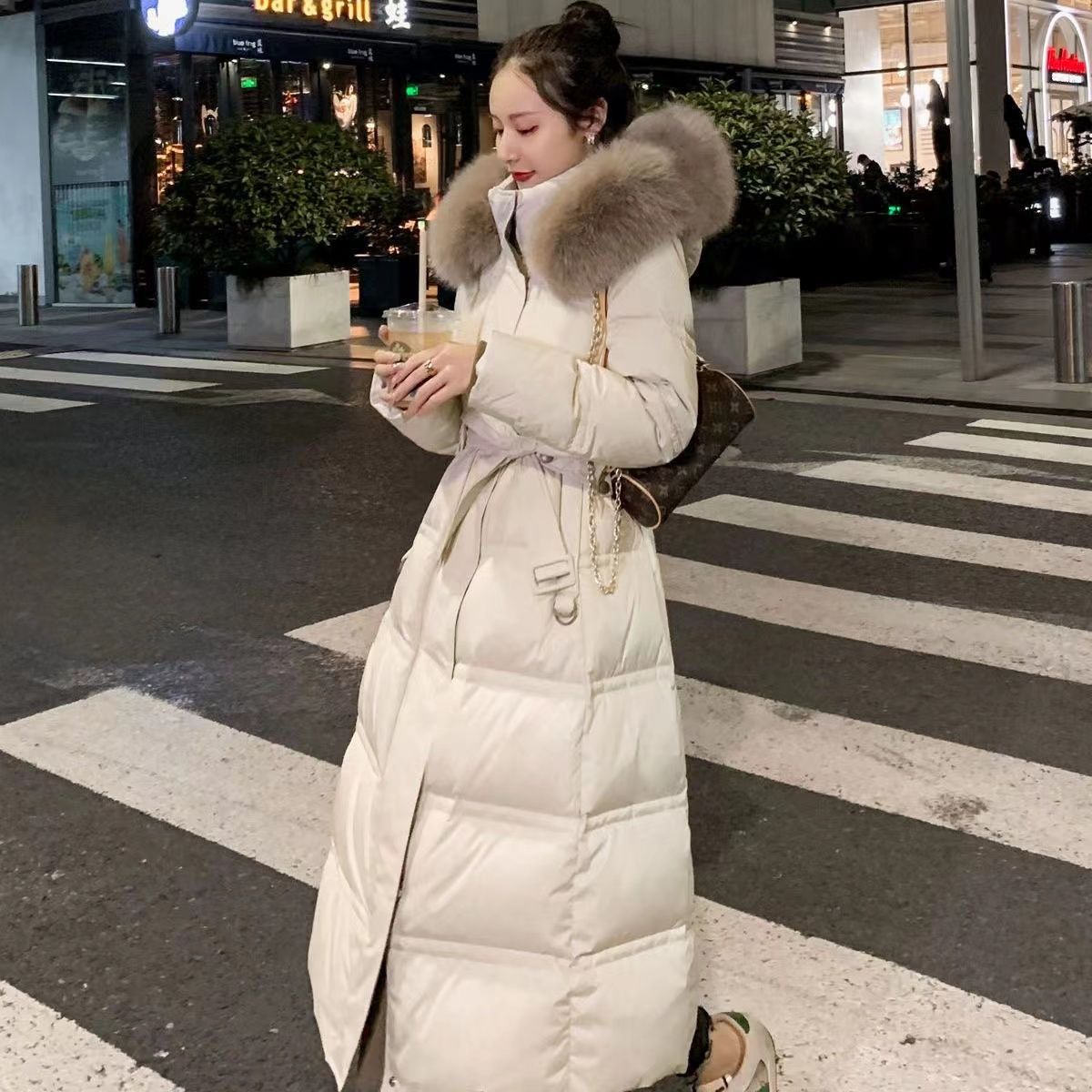 反季大毛领羽绒羽绒服女潮新款长收腰显瘦过膝网红时尚款
