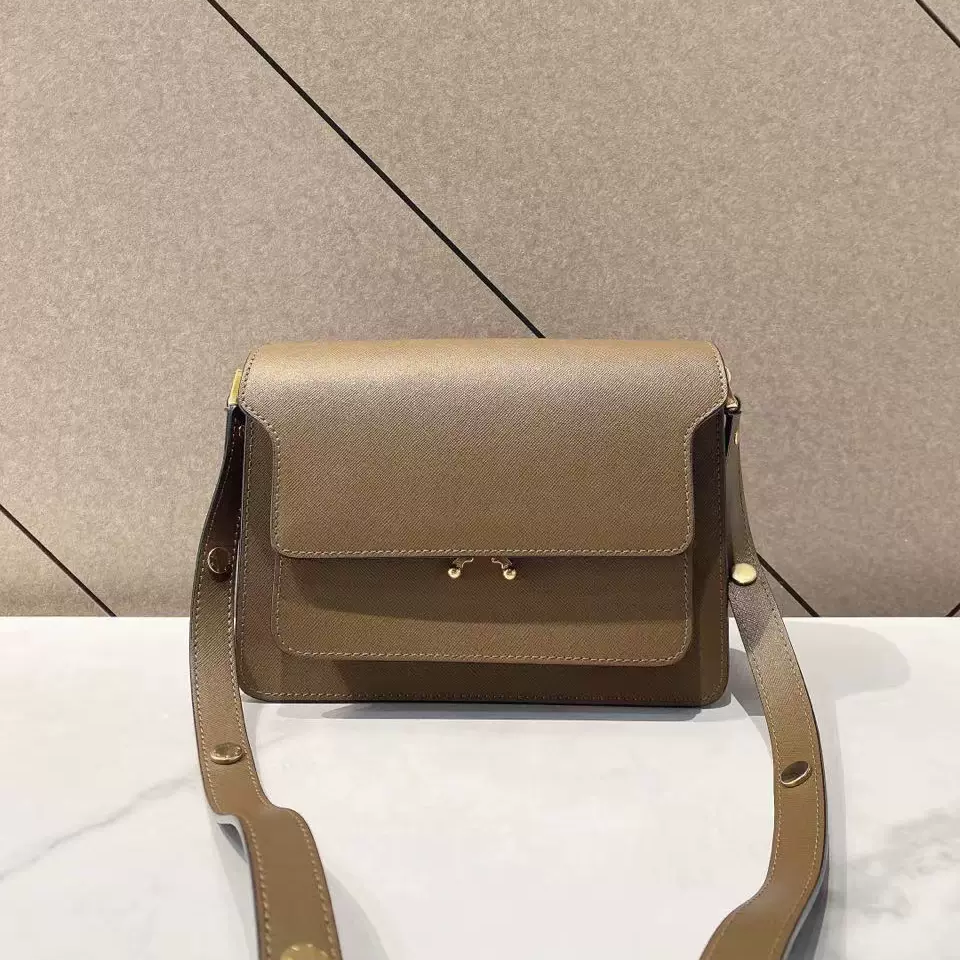 95新 MARNI 帝爵奢品/95新/MARNI/咖色豆腐包