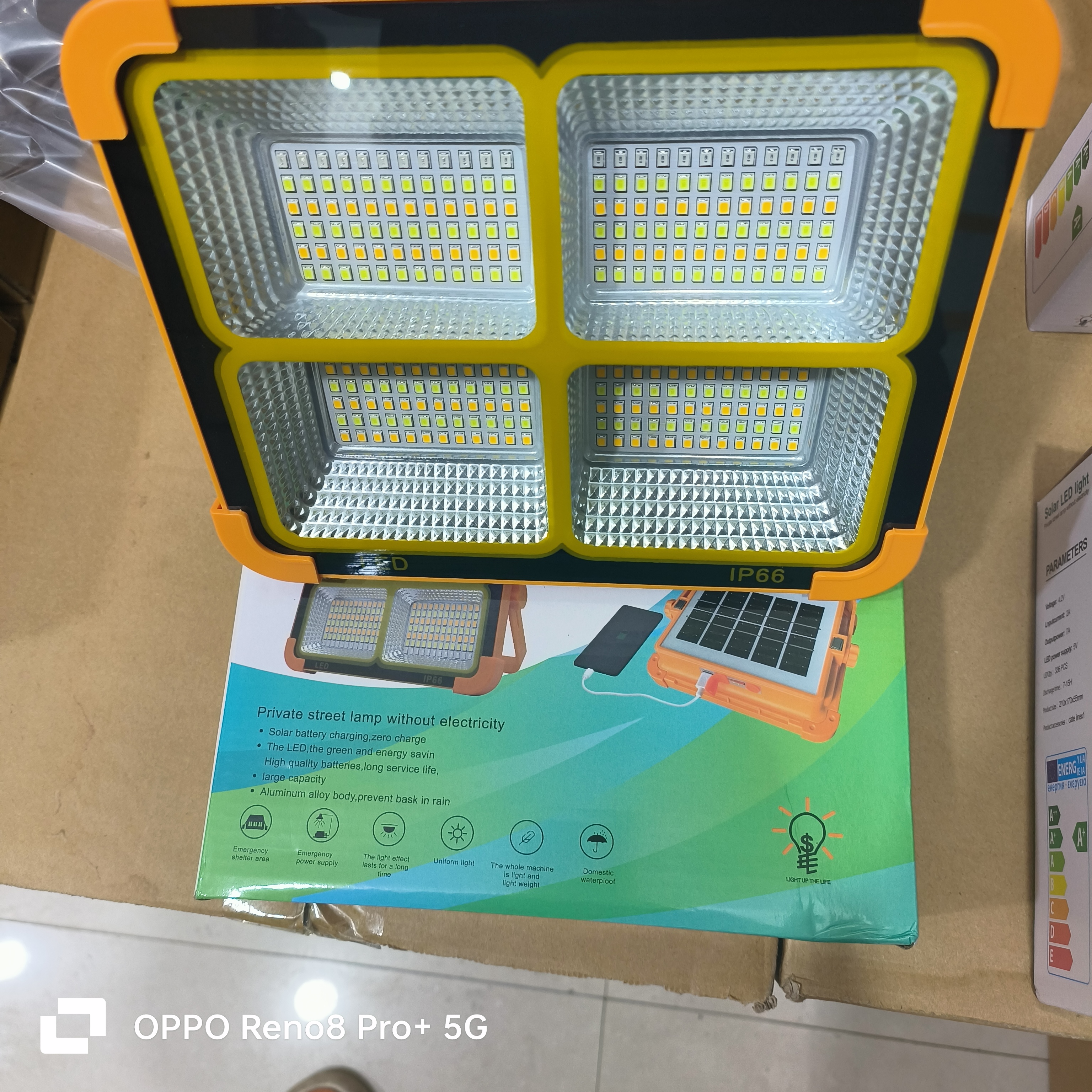 多功能太阳能灯（可以充电）